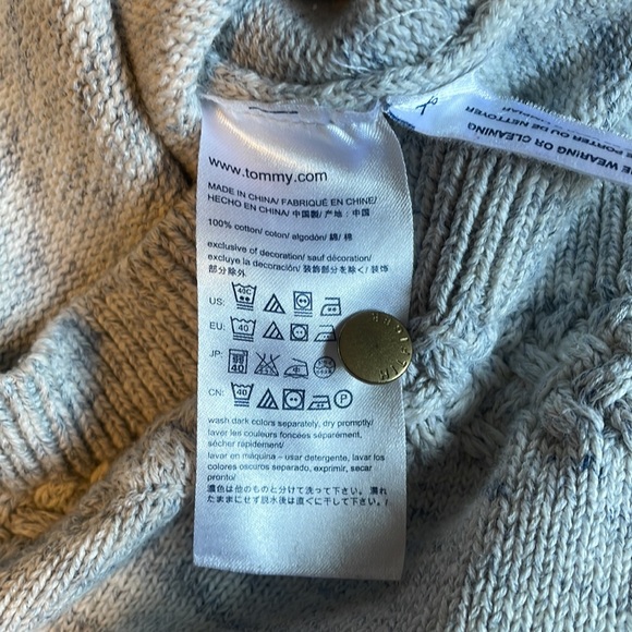 Tommy Hilfiger sweater. Size S - Picture 4 of 4